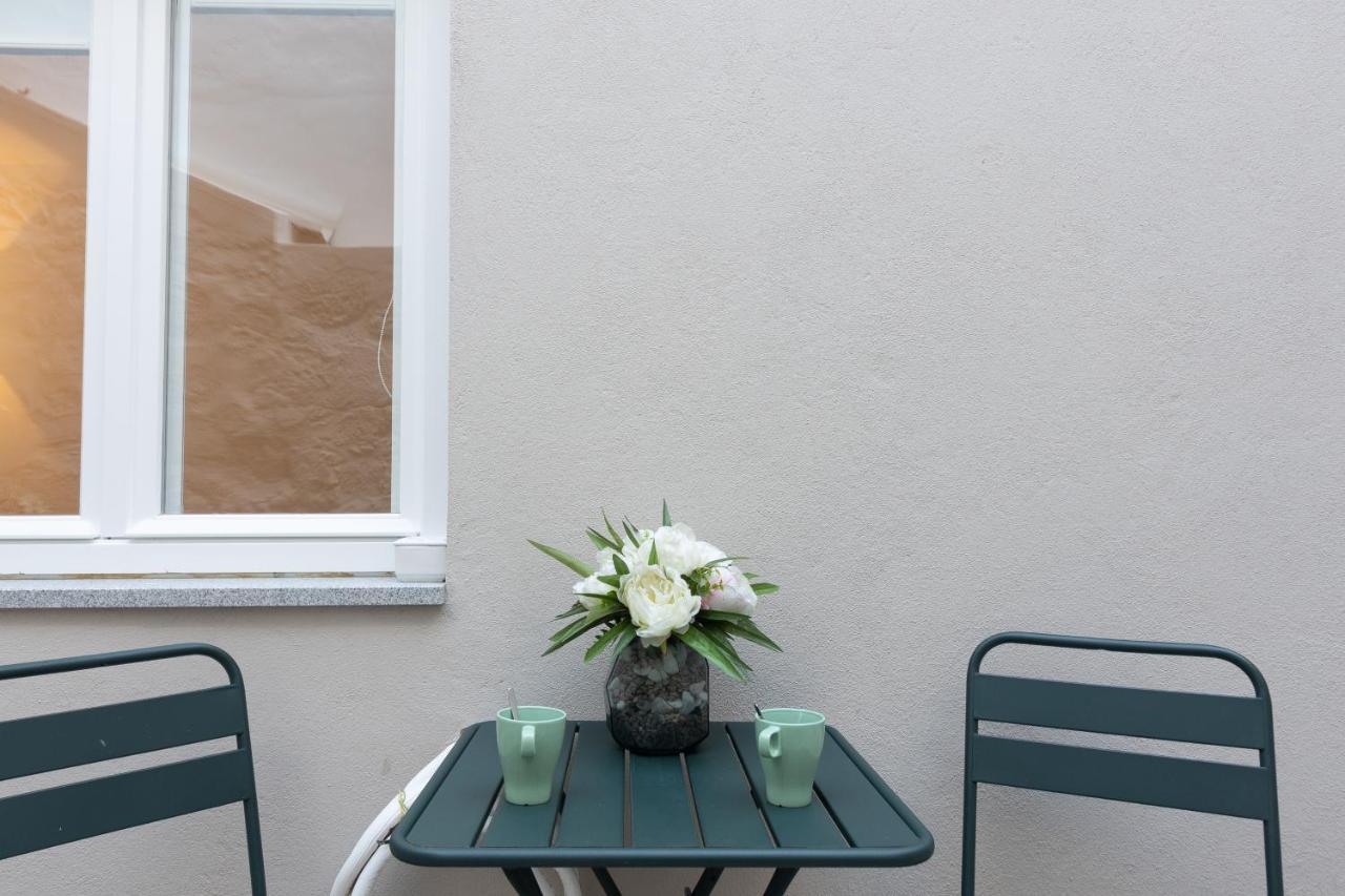 Dona Emilia Guest House & Studio Apartment Building 비아나도카스텔로 외부 사진